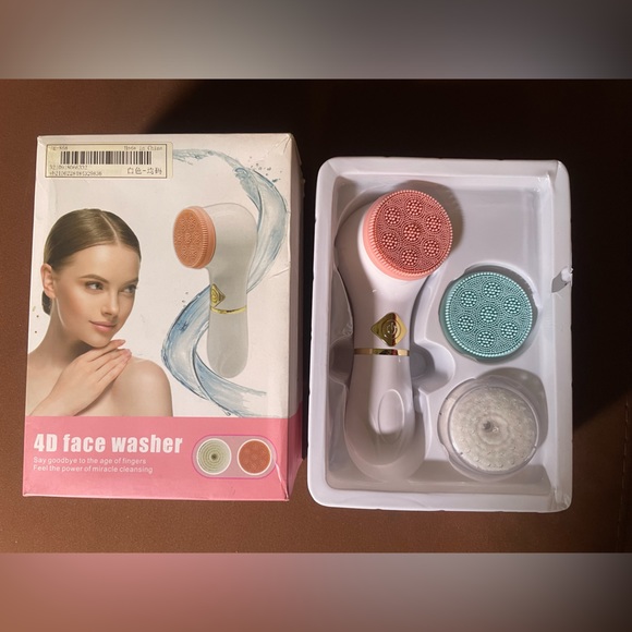 Brand New 4D Face Washer. ✨ - Picture 1 of 5